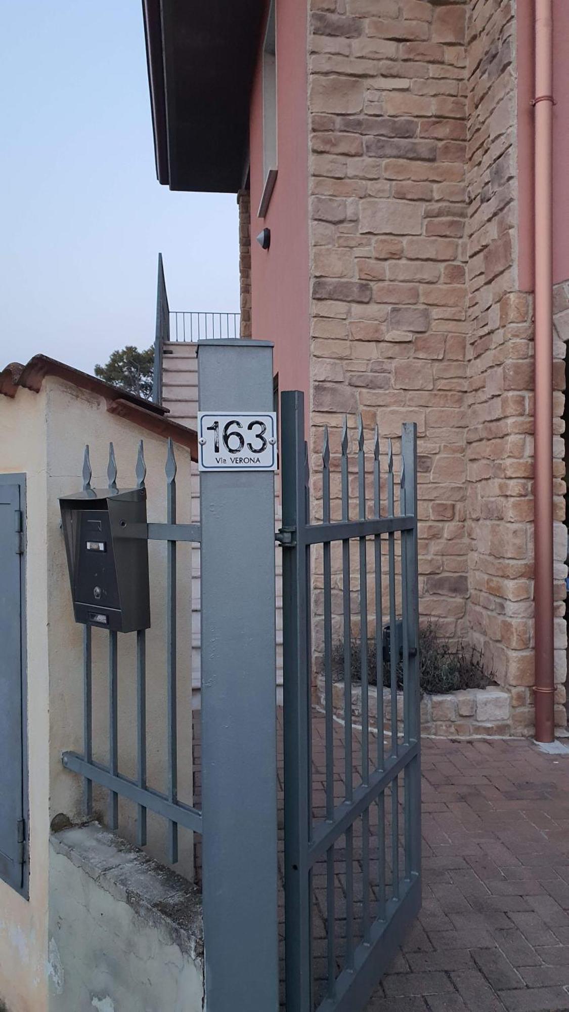 Villa Lago 5 سيرمِيوني المظهر الخارجي الصورة